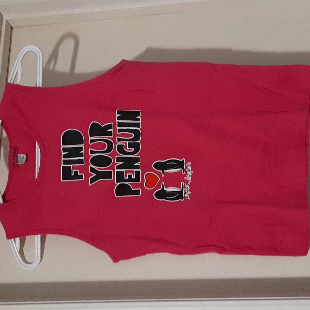 Find Your Penguin Tank Top.Size L.